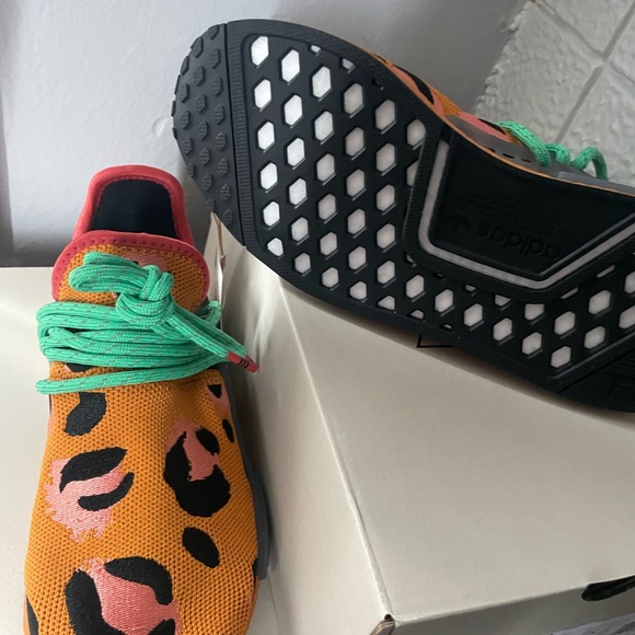 HU NMD ANIMAL PRINT
ADIDAS size 5